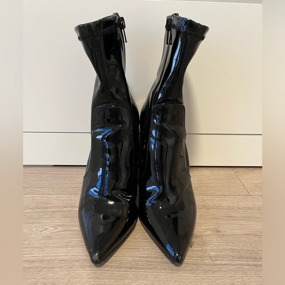 Steve Madden Jaunty Patent Black Leather Booties - Size 8